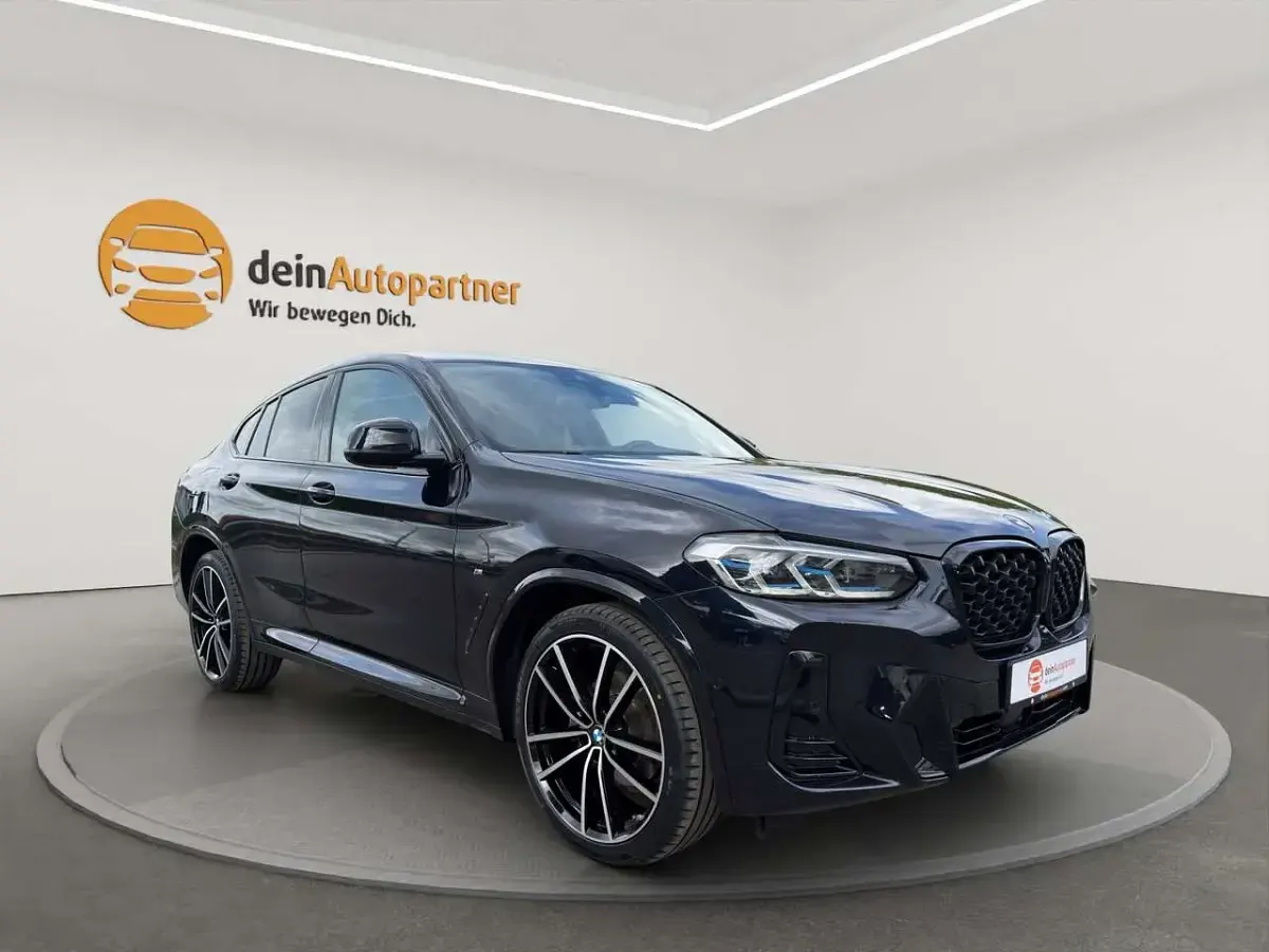 Gebraucht BMW X4 Sport Line 190 PS (139 kW) 2023 Carbonschwarz SUV