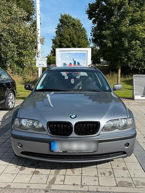 Grau Gebraucht 2005 BMW 320 Kombi | 2.880 € (Superpreis) - Bild 1/4