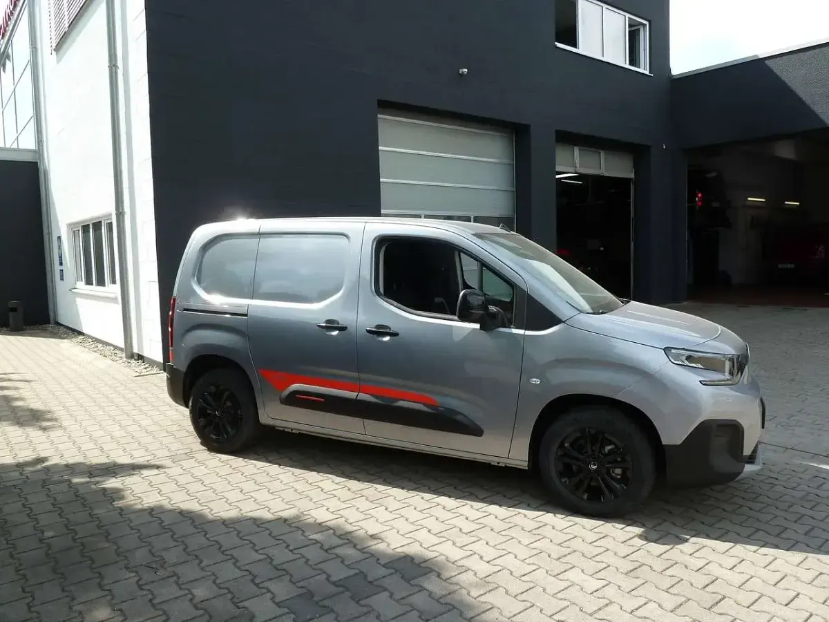 Neu Citroën Berlingo XTR 102 PS (75 kW) 2026 Stahlgrau Van / Kleinbus