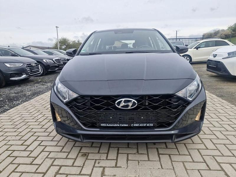 Gebraucht Hyundai i20 Select 101 PS (74 kW) 2020 Grau Kleinwagen