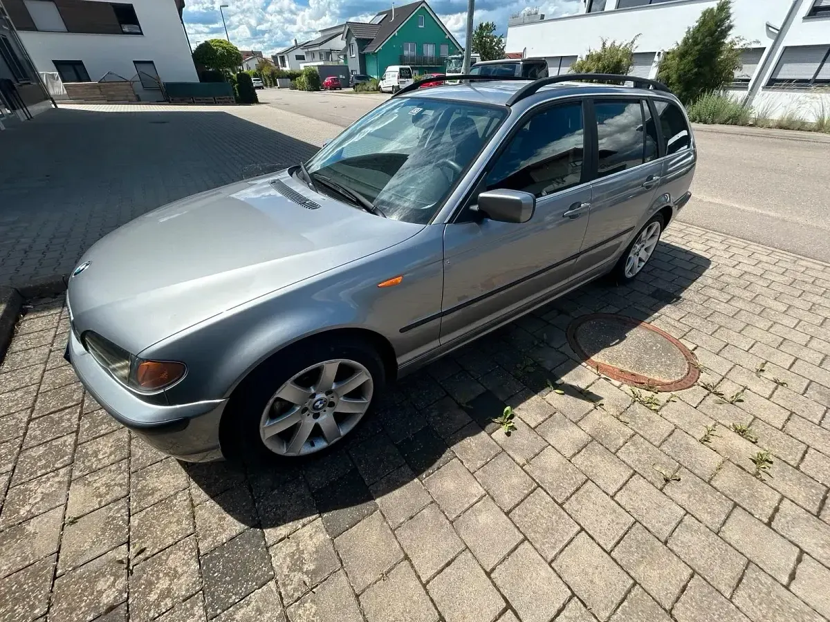 Gebraucht BMW 330 204 PS (150 kW) 2003 Silber Kombi