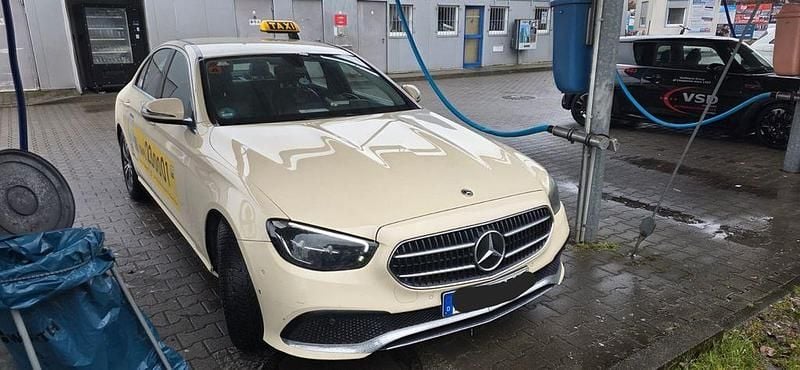 Gebraucht Mercedes E220 200 PS (147 kW) 2022 Gelb Limousine