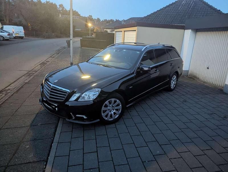 Gebraucht 2011 Mercedes E200 Avantgarde Kombi | 5.499 € (Superpreis) - Bild 1/4