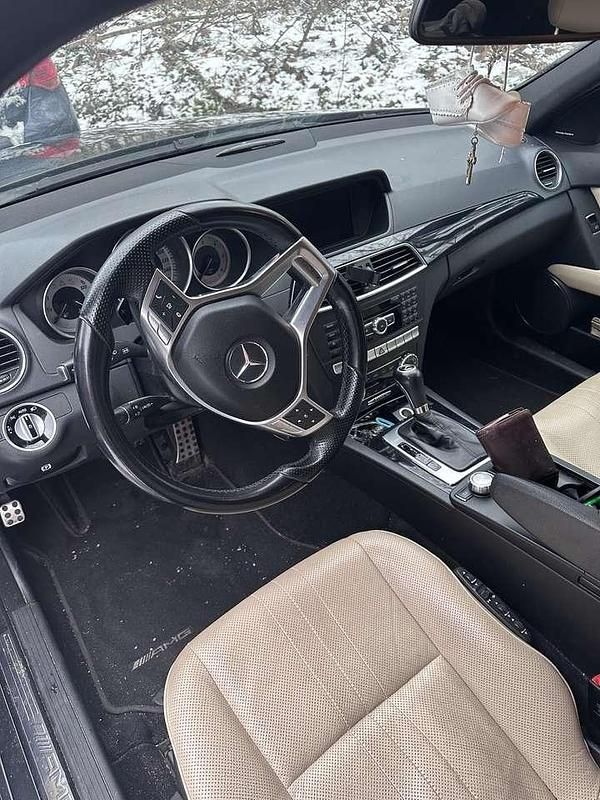 Gebraucht Mercedes C250 Avantgarde Edition 204 PS (150 kW) 2012 Schwarz Kombi