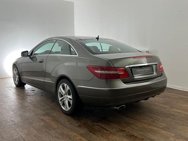 Gebraucht Mercedes E250 204 PS (150 kW) 2010 Grau Coupé