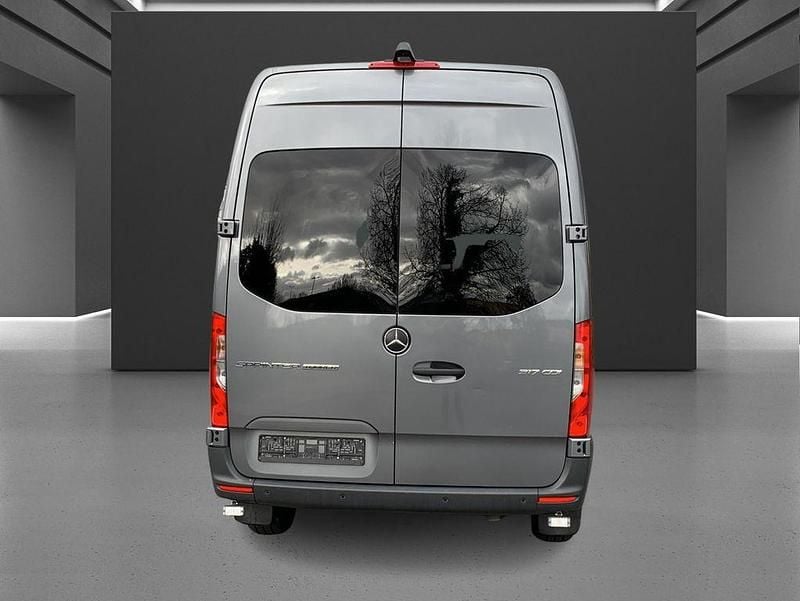 Gebraucht Mercedes Sprinter 170 PS (125 kW) 2023 Grau Van