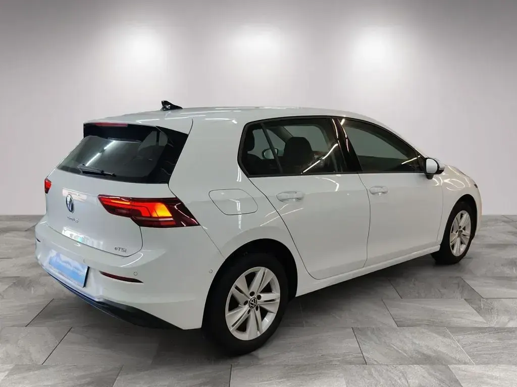Gebraucht VW Golf VIII Life 116 PS (85 kW) 2025 Weiß Limousine