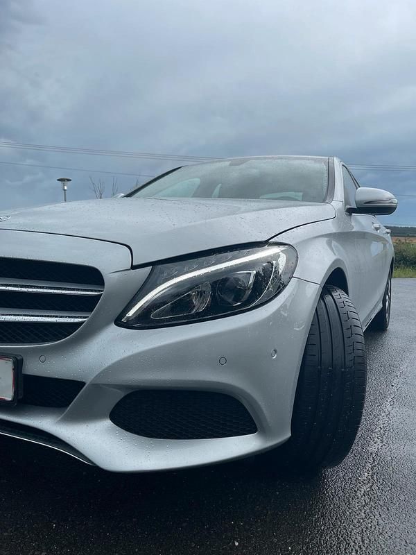 Grau Gebraucht 2016 Mercedes C200 Avantgarde Limousine | 19.890 € (Teuer) - Bild 1/4