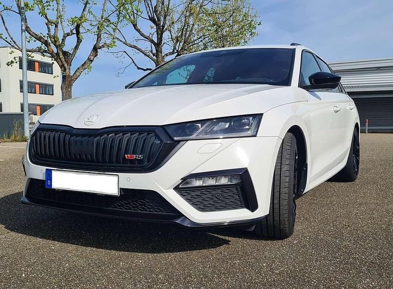 Weiß Gebraucht 2021 Skoda Octavia RS Kombi | 31.700 € (Fairer Preis) - Bild 1/4