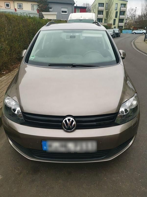 Braun Gebraucht 2012 VW Golf Plus Comfortline Van / Kleinbus | 8.000 € - Bild 1/4