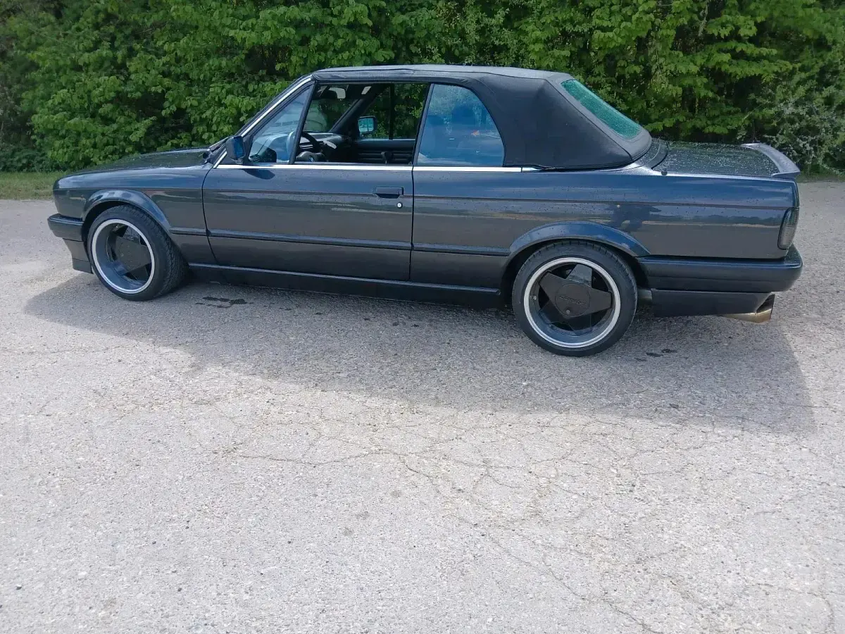 Gebraucht BMW 318 Cabriolet 113 PS (83 kW) 1991 Schwarz Cabrio