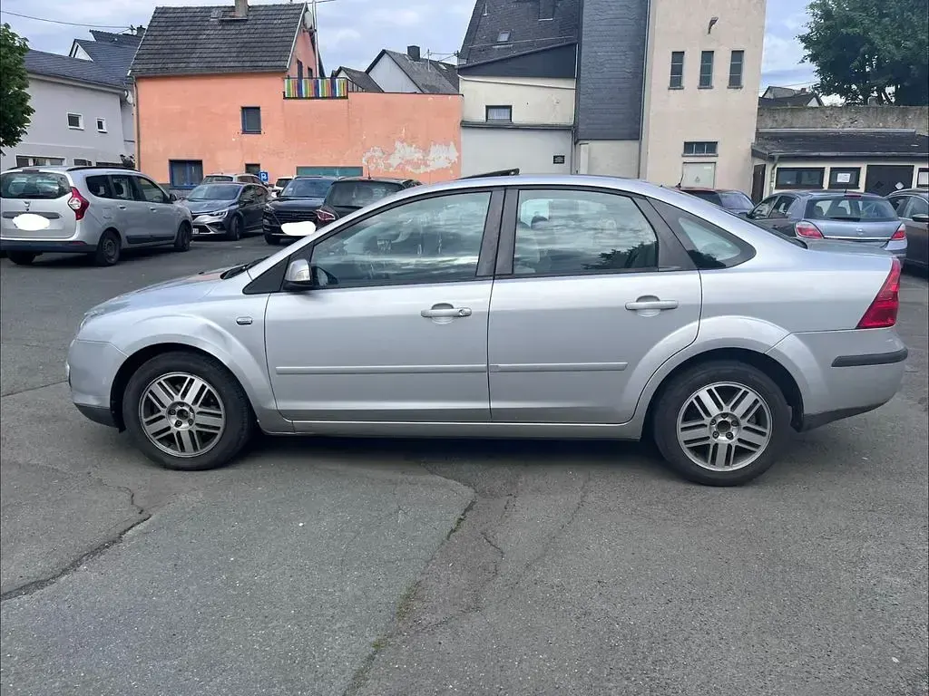 Gebraucht Ford Focus Ghia 145 PS (106 kW) 2007 Silber Limousine