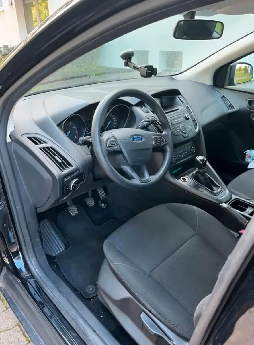 Gebraucht Ford Focus 110 PS (80 kW) 2016 Schwarz Kombi