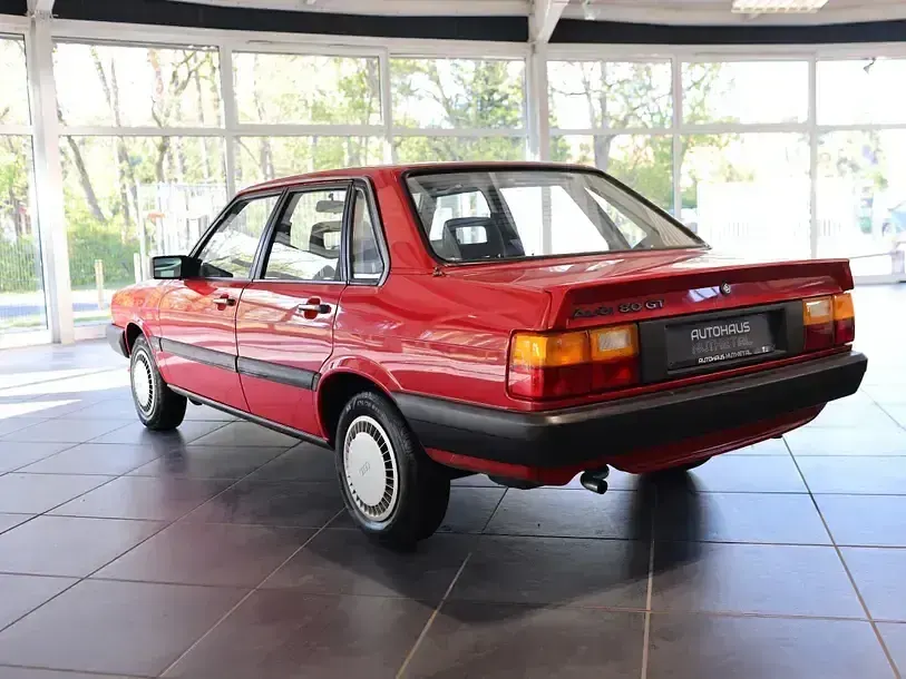 Używany Audi 80 77 KM (56 kW) 1986 Czerwony Sedan/Limuzyna