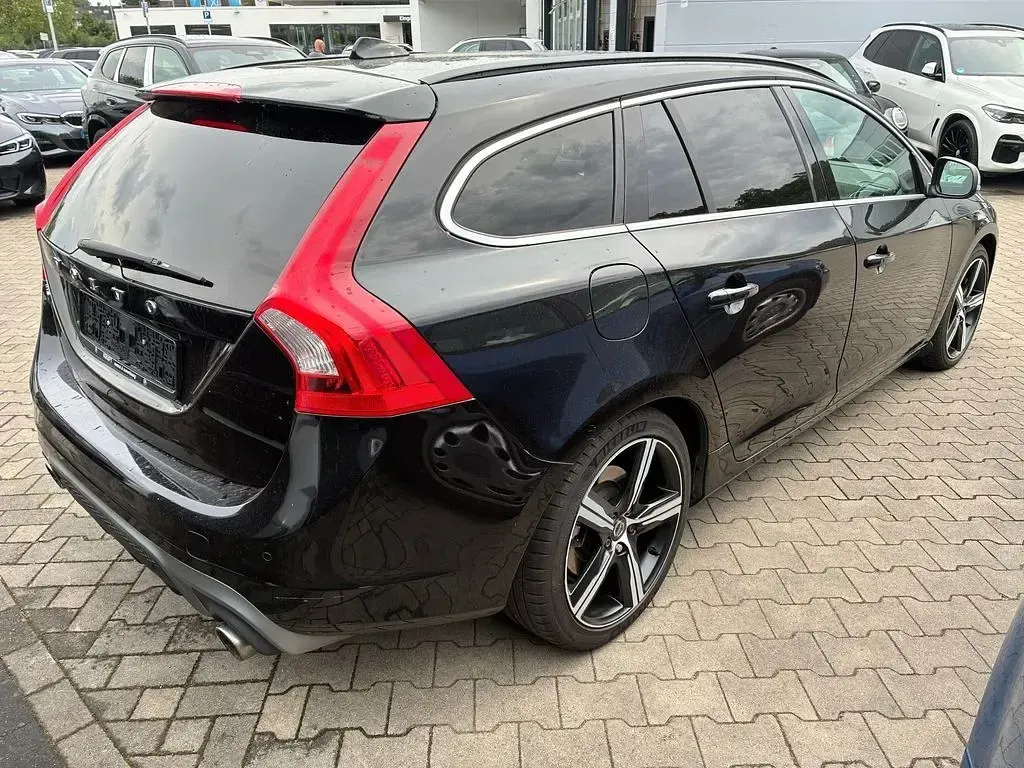 Gebraucht Volvo V60 R-Design 190 PS (139 kW) 2017 Schwarz Kombi