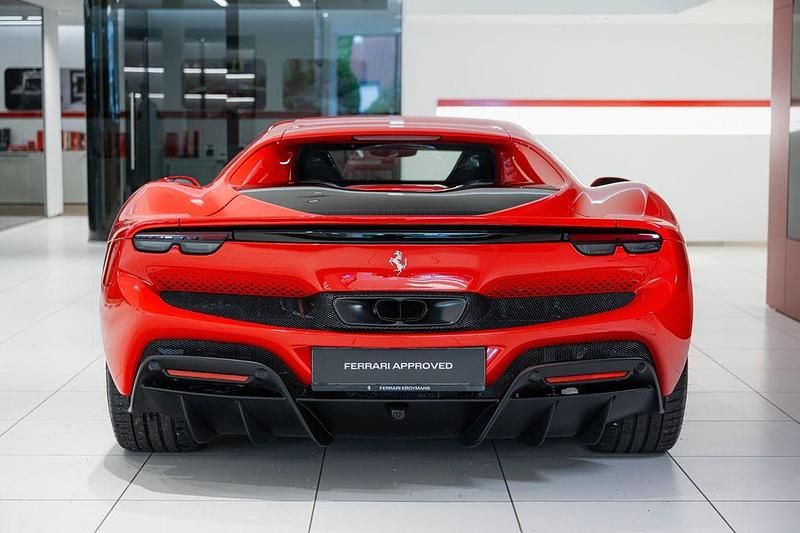 Gebraucht Ferrari 296 829 PS (609 kW) 2024 Rot