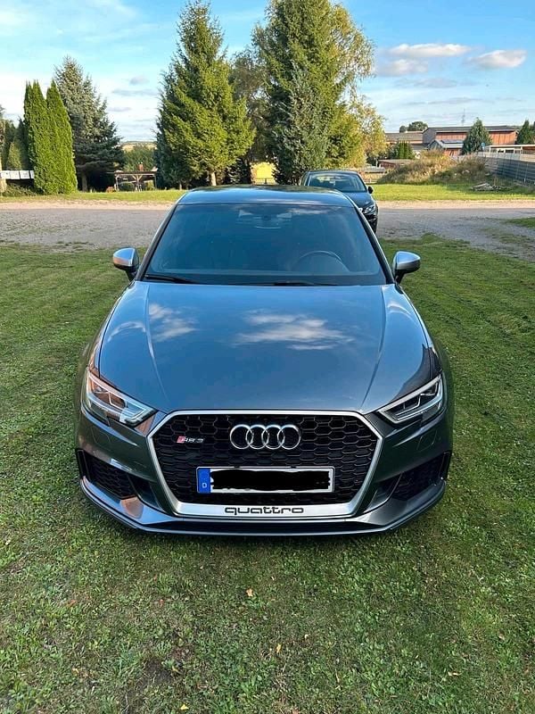 Grau Gebraucht 2020 Audi RS3 Kleinwagen | 37.999 € (Superpreis) - Bild 1/4
