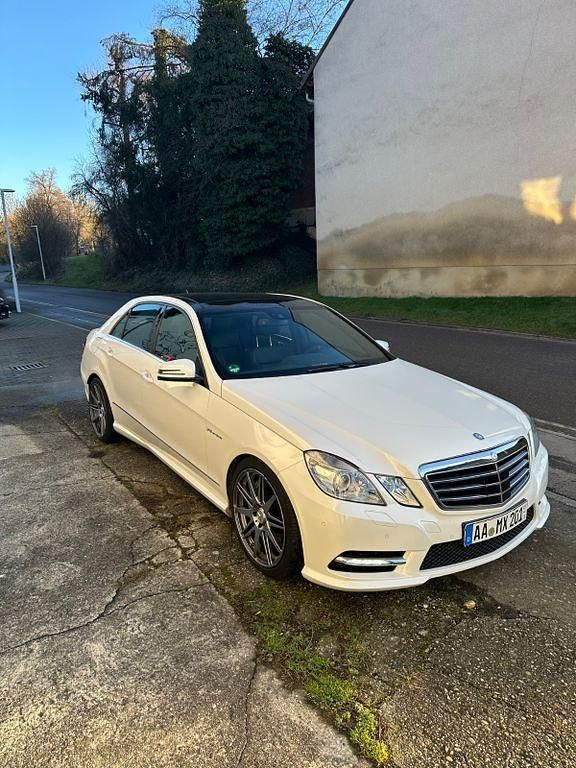 Gebraucht Mercedes E500 Avantgarde 408 PS (300 kW) 2012 Weiß Limousine