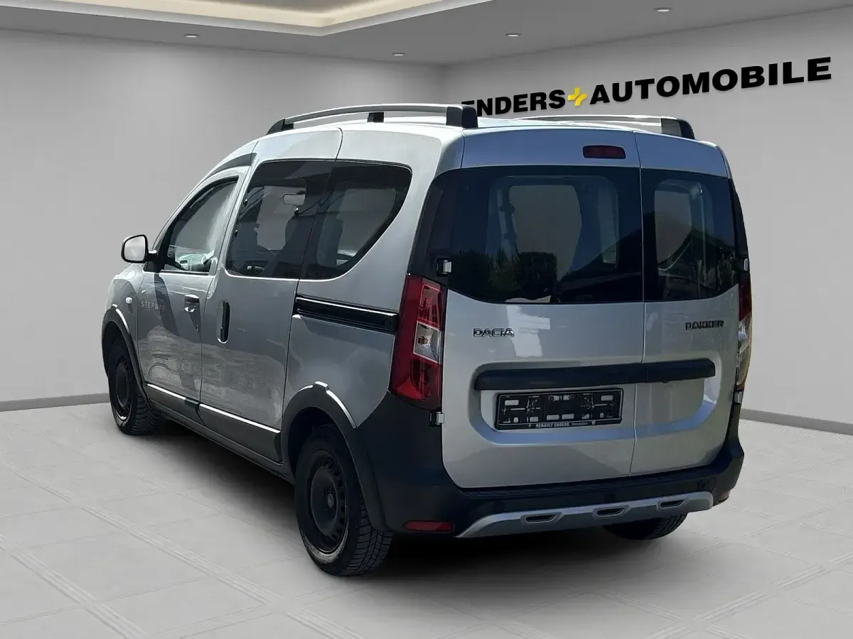 Gebraucht Dacia Dokker Stepway 131 PS (96 kW) 2021 Highlandgrau Van / Kleinbus