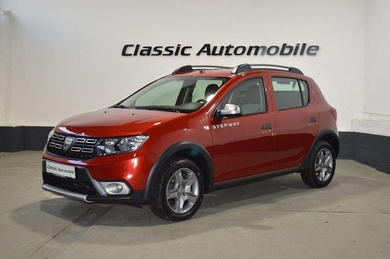 Rot Gebraucht 2020 Dacia Sandero Prestige SUV | 9.500 € - Bild 1/4
