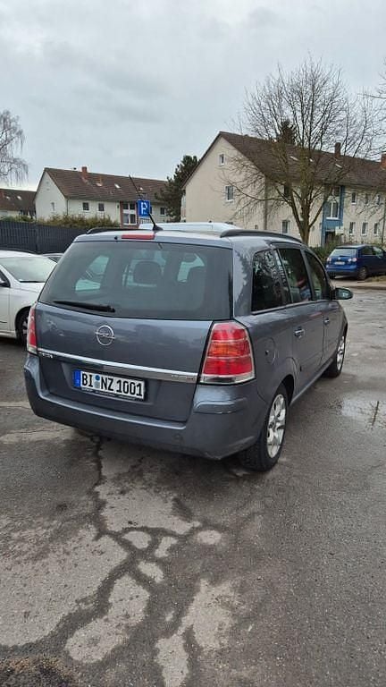 Silber Gebraucht 2006 Opel Zafira Edition+ Van / Kleinbus | 2.700 € (Fairer Preis) - Bild 1/4