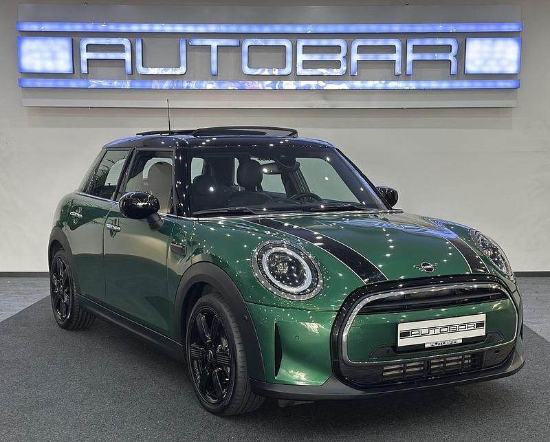 Gebraucht Mini Cooper Premium 136 PS (100 kW) 2024 British racing green iv Kleinwagen
