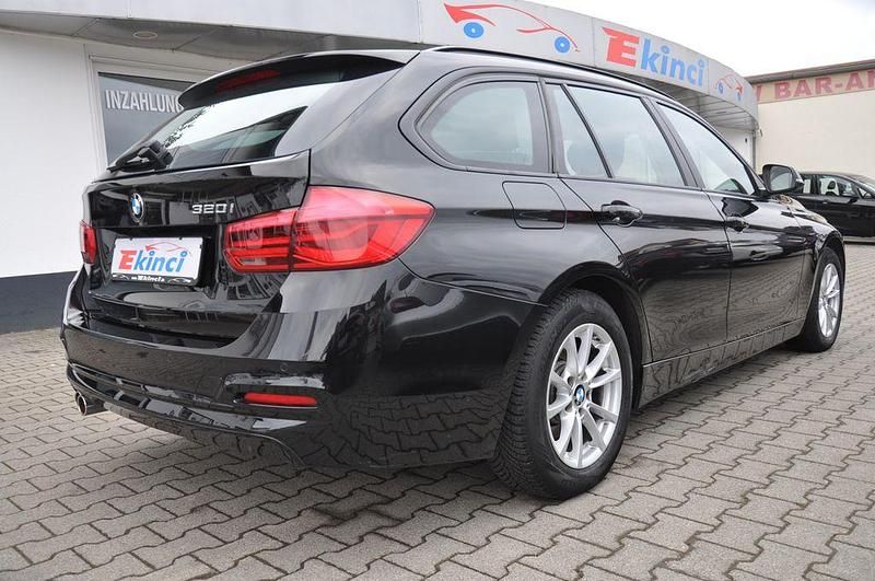 Gebraucht BMW 320 184 PS (135 kW) 2018 Schwarz Kombi