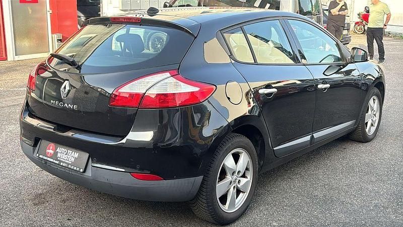 Gebraucht Renault Mégane Dynamique 140 PS (102 kW) 2010 Schwarz Limousine