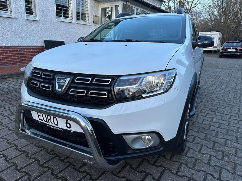 Gebraucht Dacia Sandero Celebration 90 PS (66 kW) 2018 Weiß SUV