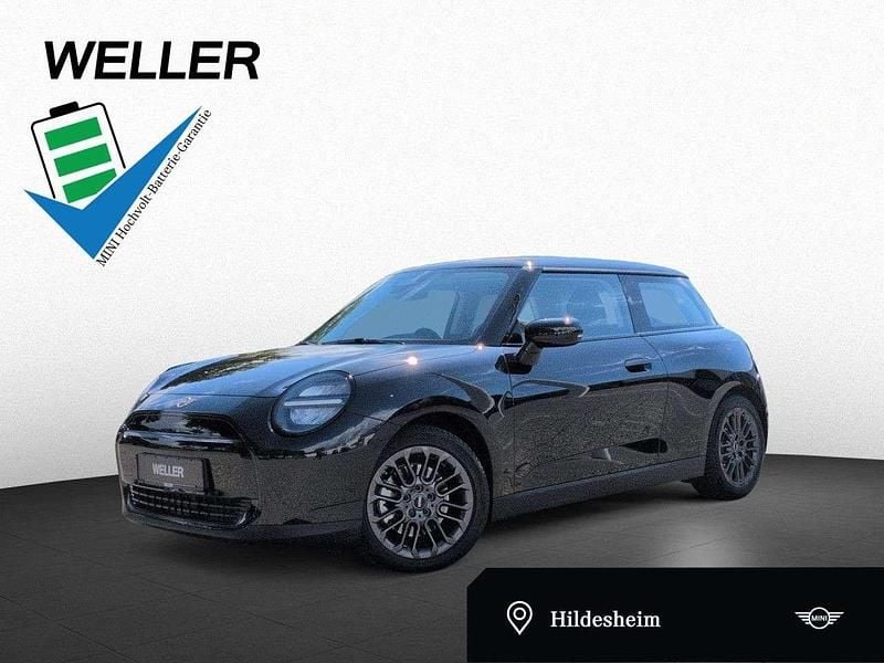 Midnight black (schwarz) Gebraucht 2024 Mini Cooper Essential Kleinwagen | 25.950 € (Fairer Preis) - Bild 1/3
