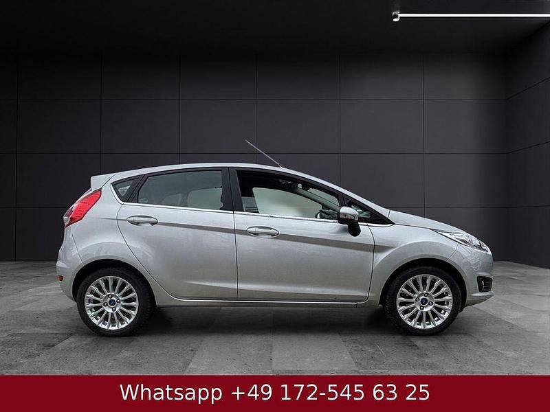 Gebraucht Ford Fiesta Titanium 101 PS (74 kW) 2013 Silber Kleinwagen
