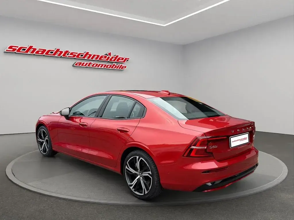 Gebraucht Volvo S60 Plus 197 PS (144 kW) 2023 Fusion red metallic Limousine