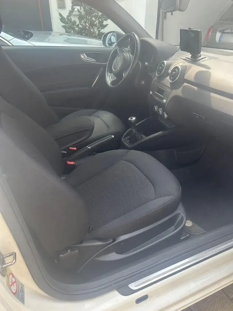Gebraucht Audi A1 86 PS (63 kW) 2012 Weiß Kleinwagen