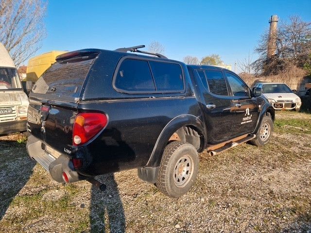 Gebraucht Mitsubishi L200 178 PS (130 kW) 2012 Schwarz Abholung