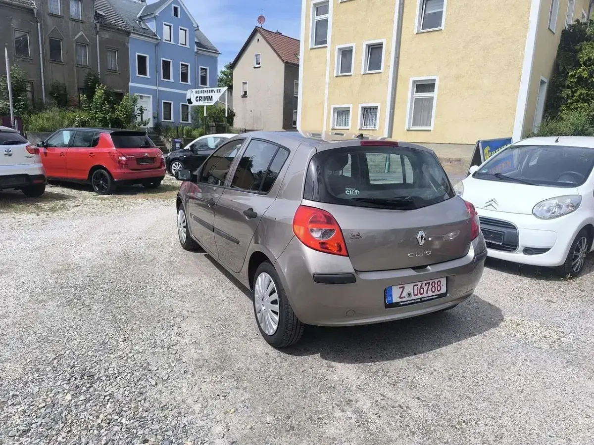 Gebraucht Renault Clio II Authentique 75 PS (55 kW) 2008 Stone Kleinwagen