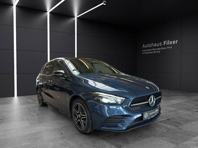 Blau Gebraucht 2021 Mercedes B250e AMG line Van / Kleinbus | 28.347 € (Etwas zu teuer) - Bild 1/4