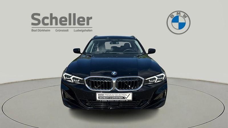 Gebraucht BMW 330e 292 PS (214 kW) 2023 Schwarz uni Kombi