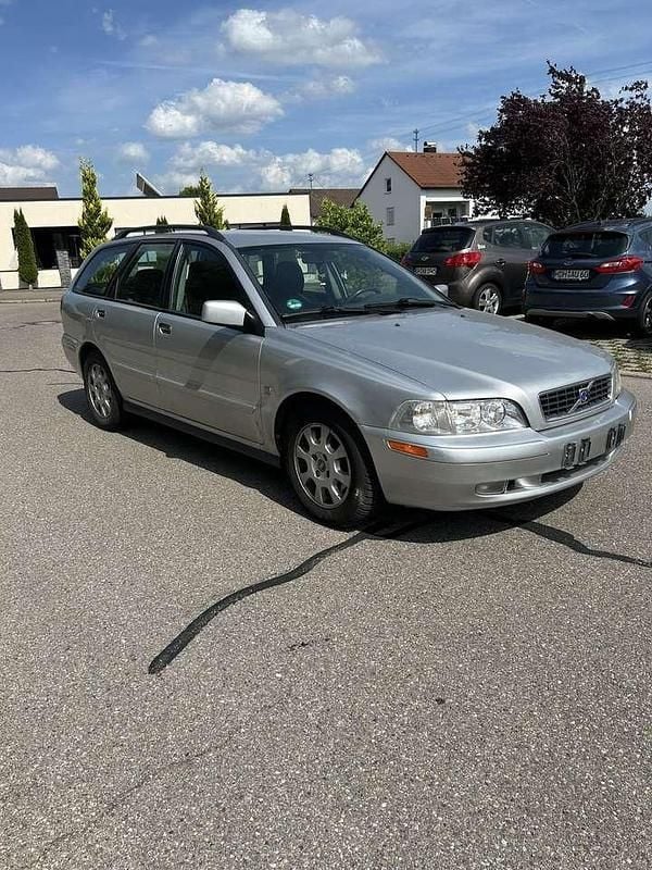 Gebraucht 2004 Volvo V40 Standard Kombi | 1.500 € (Fairer Preis) - Bild 1/4