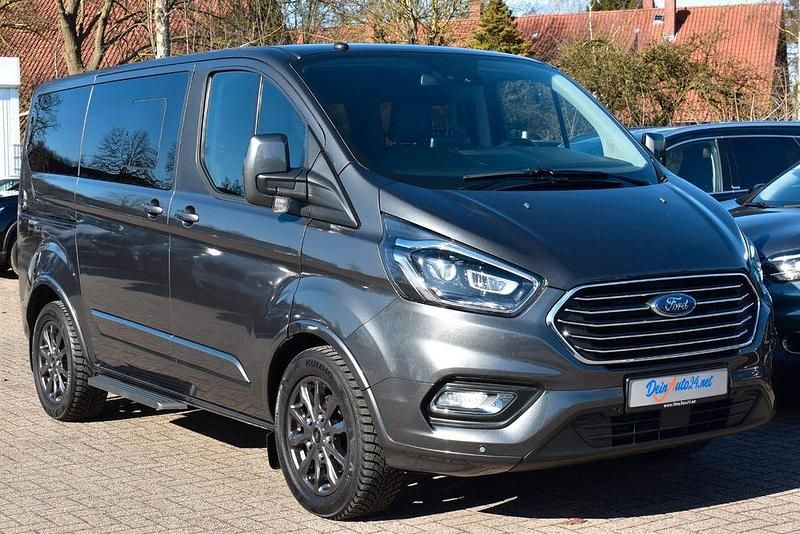Gebraucht Ford Tourneo Titanium 170 PS (125 kW) 2018 Grau Kombi