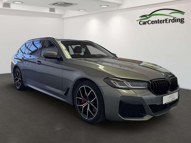 Gebraucht BMW 520 M Sport 190 PS (139 kW) 2023 Skyscraper grau metallic Kombi