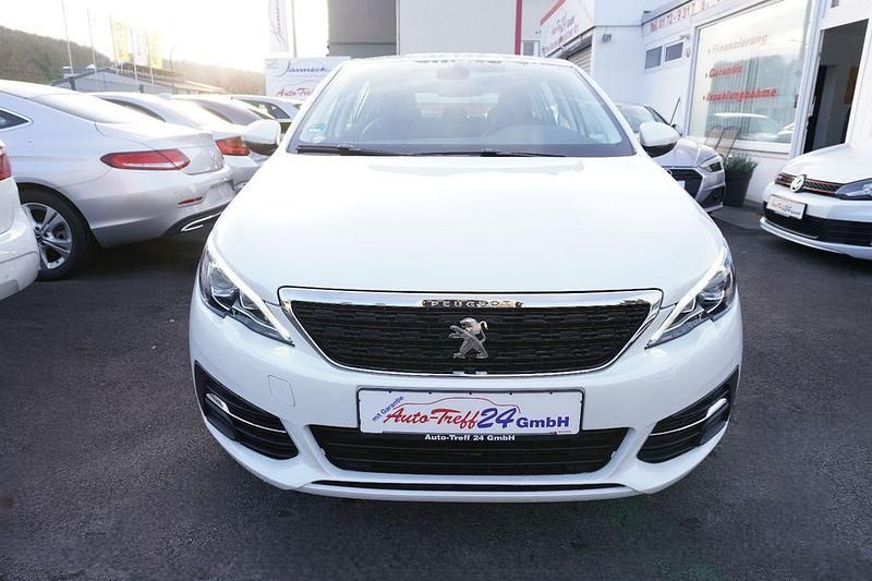 Gebraucht Peugeot 308 131 PS (96 kW) 2018 Weiß Limousine
