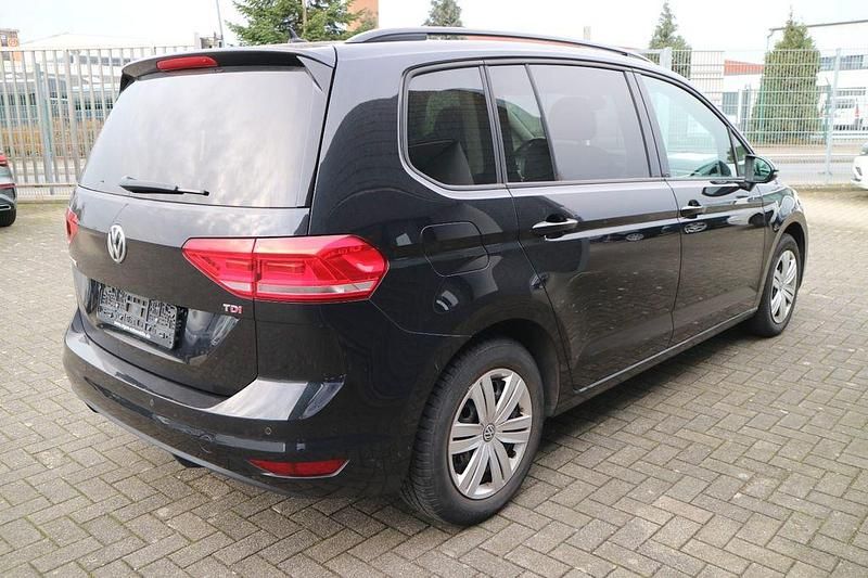 Gebraucht VW Touran Trendline 116 PS (85 kW) 2016 Schwarz Van / Kleinbus
