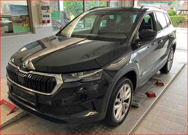 Schwarz Gebraucht 2022 Skoda Karoq Style SUV | 27.650 € (Fairer Preis) - Bild 1/4