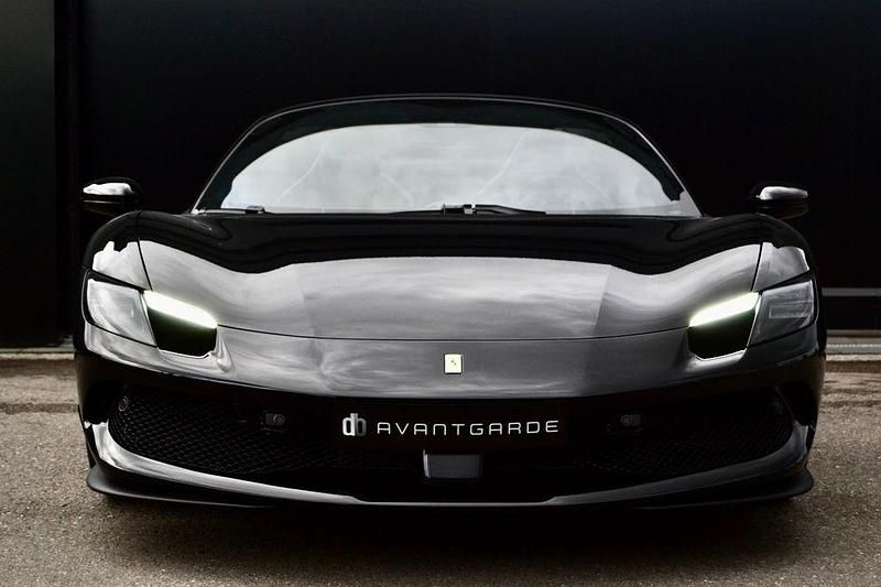 Gebraucht Ferrari 296 829 PS (609 kW) 2024 Schwarz Cabrio