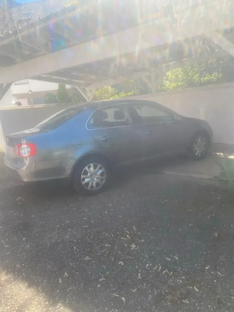Second-hand VW Jetta 105 CP (77 kW) 2005 Gri Berlinǎ