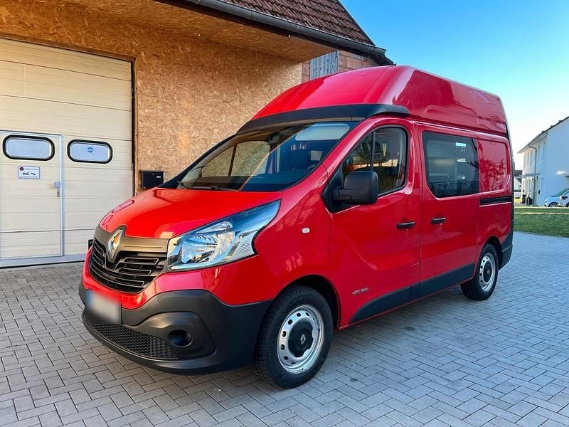 Gebraucht Renault Trafic 140 PS (102 kW) 2016 Rot Van / Kleinbus
