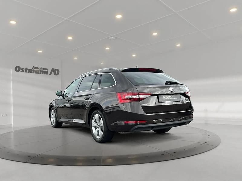 Gebraucht Skoda Superb Style 150 PS (110 kW) 2016 Magneticbraun metallic Kombi