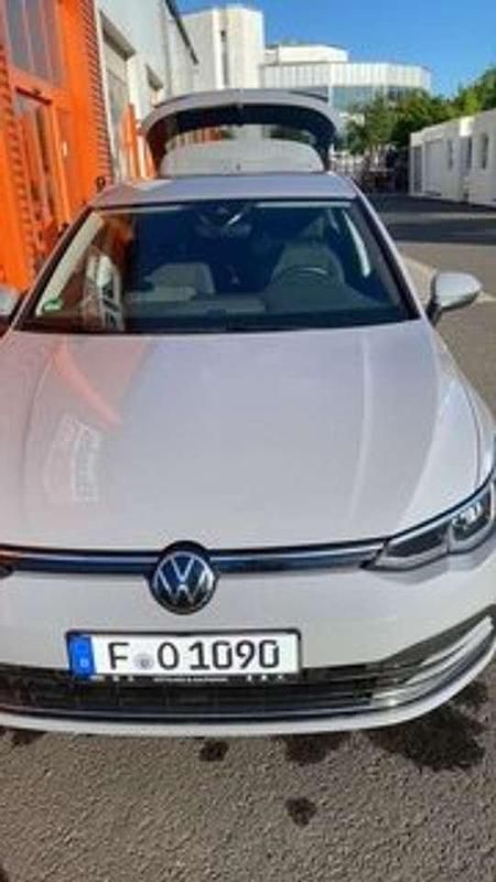 Gebraucht VW Golf VIII Move 150 PS (110 kW) 2024 Grau Limousine