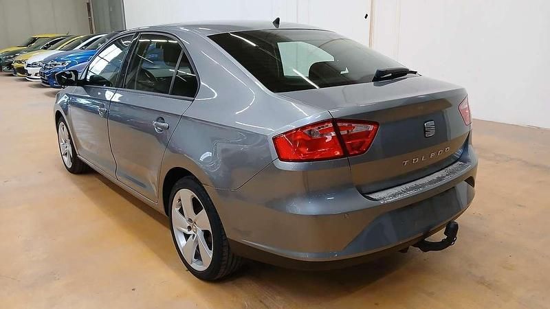 Gebraucht Seat Toledo Style 105 PS (77 kW) 2013 "platin" grau Kleinwagen