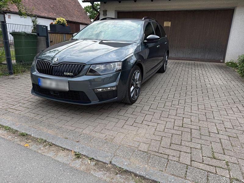 Grau Gebraucht 2016 Skoda Octavia RS Kombi | 13.000 € (Guter Preis) - Bild 1/4